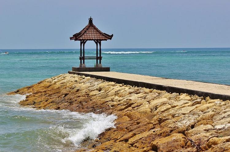 Власти Бали вводят налог для туристов