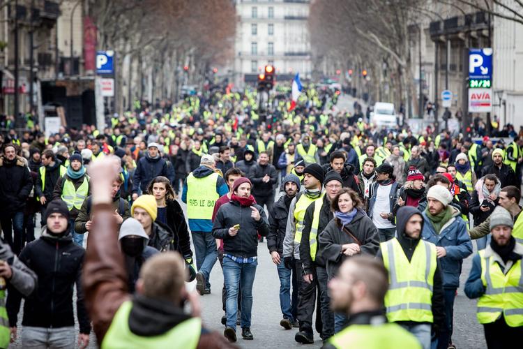 Десятая акция протеста "желтых жилетов" стартовала в Париже