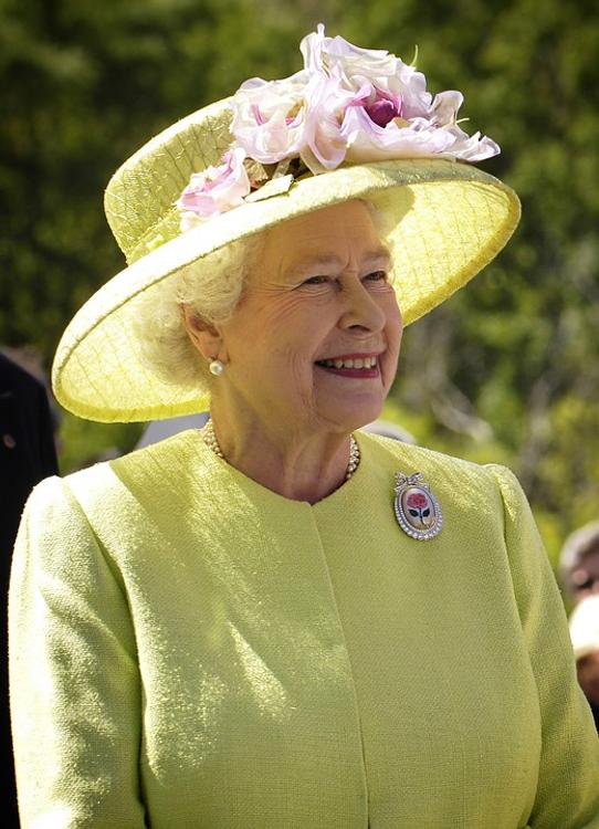 Английскую королеву подловили на нарушении закона