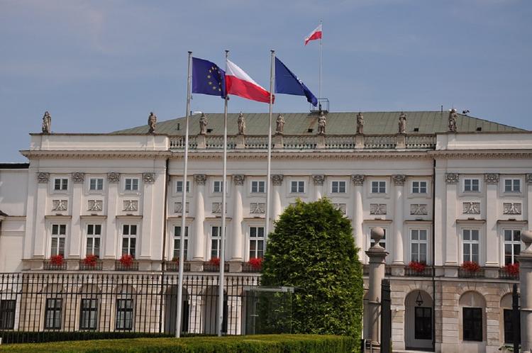 В Варшаве неизвестный попытался протаранить ворота президентского дворца