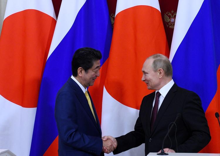 Японские власти оценили переговоры Путина и Абэ