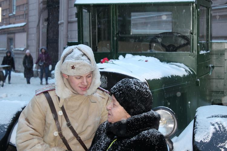 В Петербурге  проходит  парад в честь 75-летия снятия блокады Ленинграда