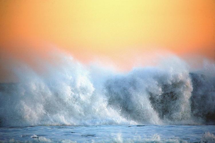 Девятиметровые волны обрушатся на побережье России