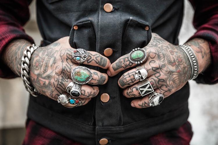 Как сделать себе татуировку: Советы тату-мастеров, знатоков и одного священника — FURFUR