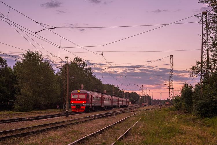 В Питере подростка сбила электричка