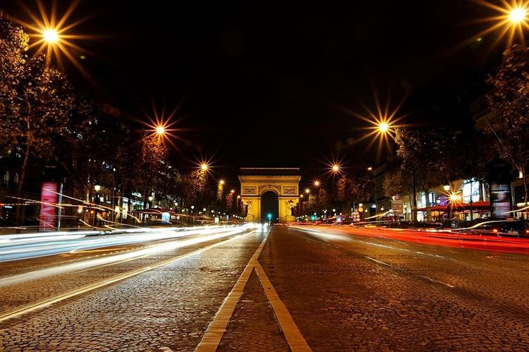 При пожаре в Париже погибли десять человек