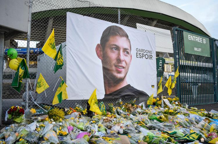 Опознано тело футболиста Эмилиано Салы, погибшего в авиакатастрофе
