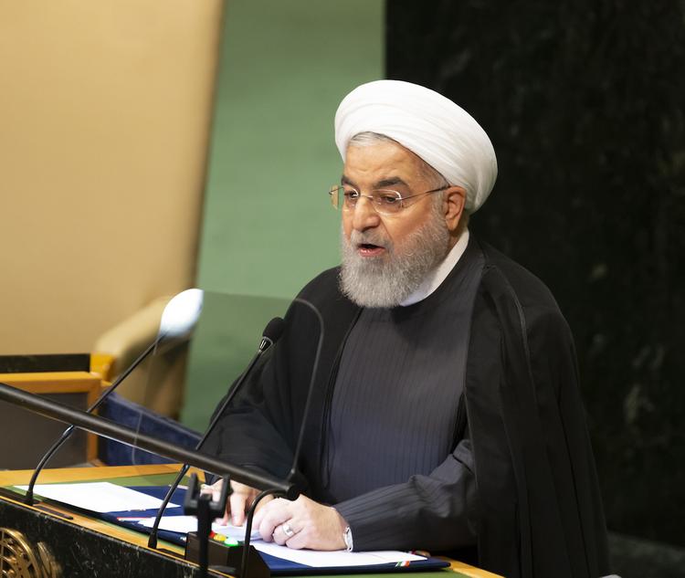 Роухани: Ирану не требуется разрешение для развития ракетной программы