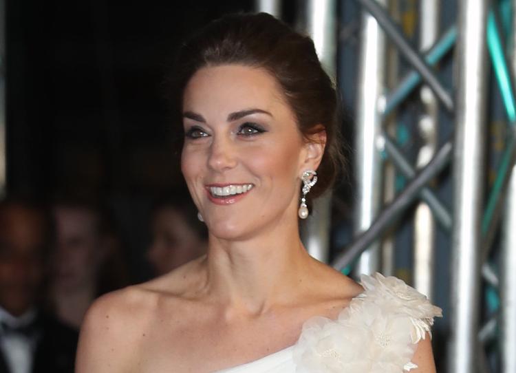 Настоящая королева: герцогиня Кейт в белом платье покорила всех на премии BAFTA