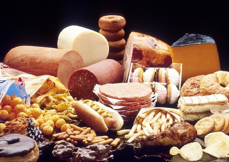 Ученые выявили новую опасность употребления жирной и сладкой пищи