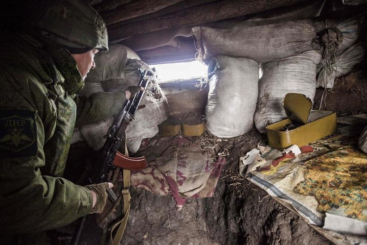 Появилось видео из советского подземного бункера воюющих с ВСУ ополченцев ДНР