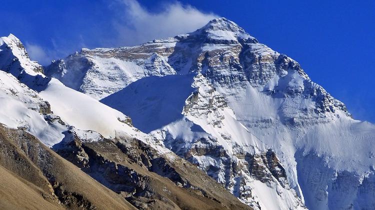 Из-за гор мусора доступ на Эверест закрыли для туристов
