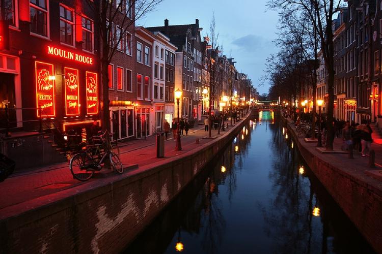 Квартал Красных фонарей в Амстердаме ждет реорганизация