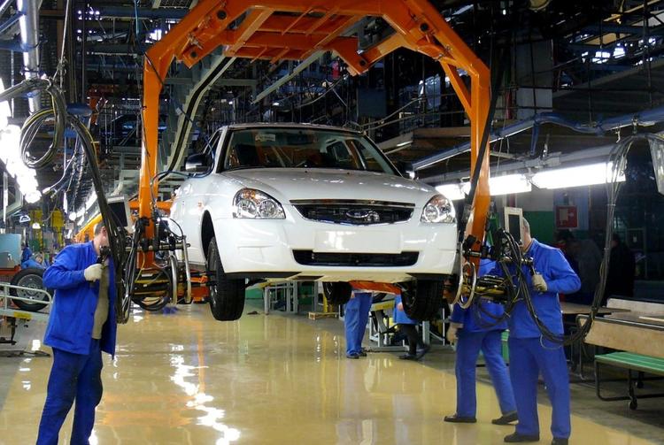 В России началась гонка цен на новые автомобили, считают эксперты