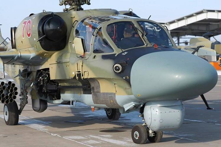 Видео «охоты» вертолетов ВКС России на боевиков в Сирии выложил военный летчик