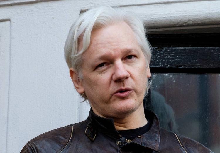 Создатель WikiLeaks Джулиан Ассанж стал обладателем нового паспорта