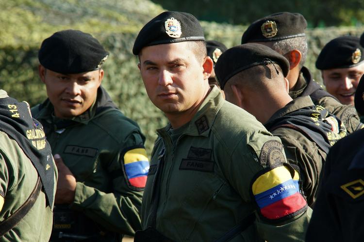 На границе Венесуэлы и Колумбии развернуты войска