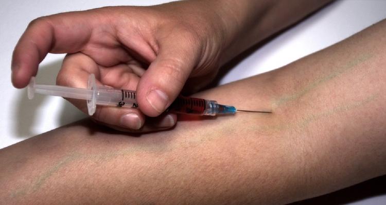 В Минздраве объяснили причину массового отказа от прививок