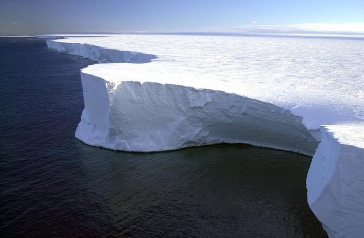 В Антарктиде может отколоться от льдины айсберг площадью с два Нью-Йорка