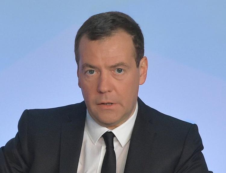 Медведев заявил, что каждое утро делает зарядку