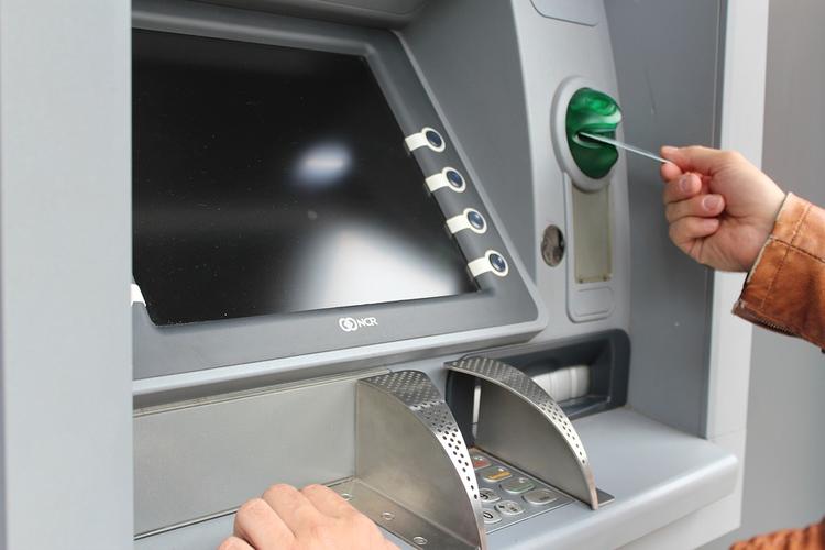 В Санкт-Петербурге грабители - неудачники взорвали банкомат