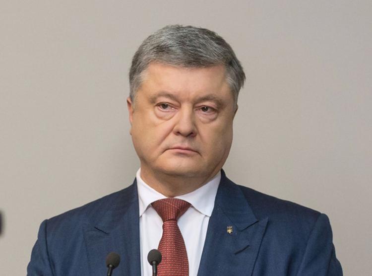 Отказала президенту: избирательница не стала целоваться с Порошенко