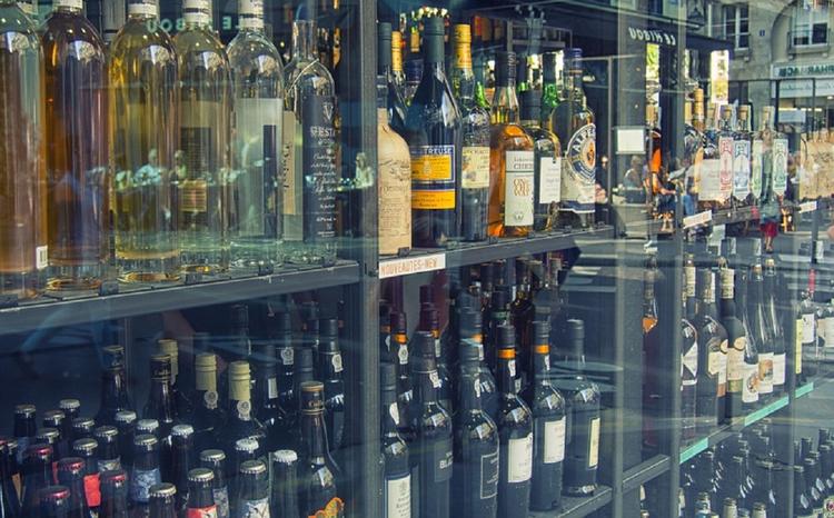 Минздрав поддержал инициативу убрать алкоголь с витрин магазинов