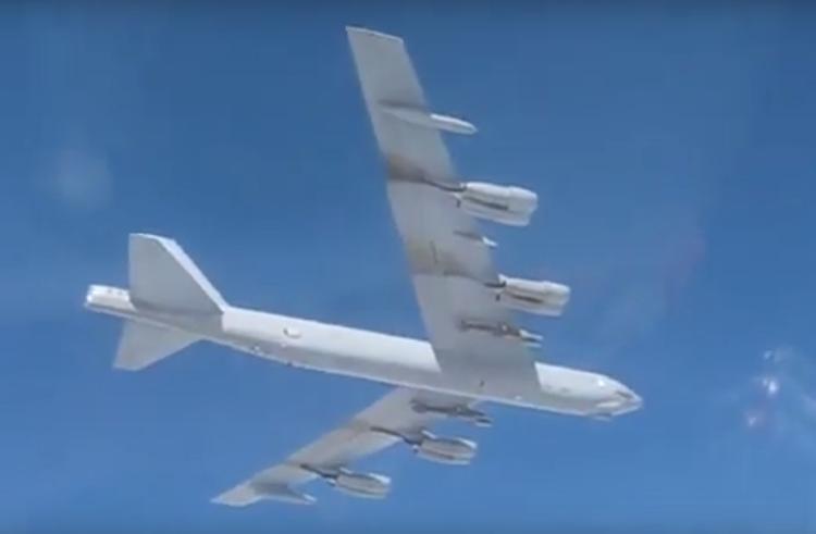 Пентагон назвал отгон своего бомбардировщика российским Су-27 рутинным