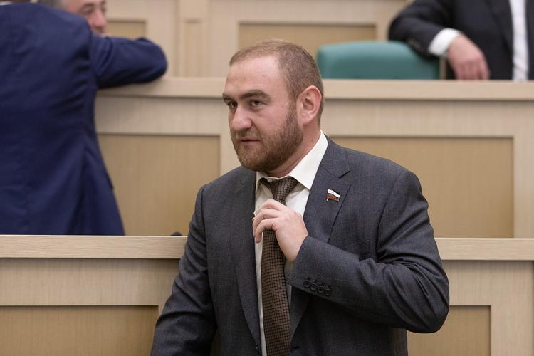 Суд продлил срок ареста фигурантов по делу Арашукова