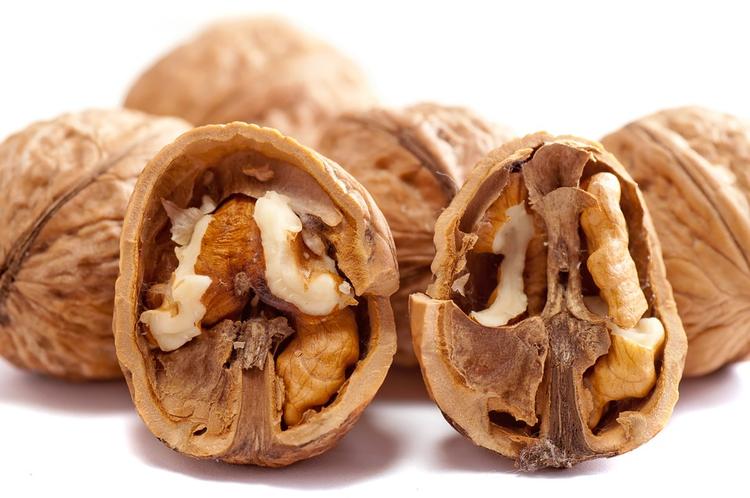Ученые выявили, какие орехи способны тормозить развитие рака молочной железы