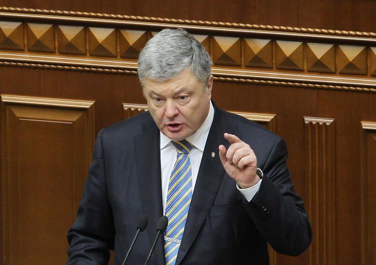 Аналитик рассказал о цугцванге пытающегося сохранить пост президента Порошенко