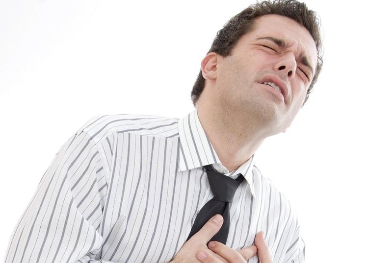 Пять вероятных признаков скорого наступления инфаркта миокарда назвали в сети