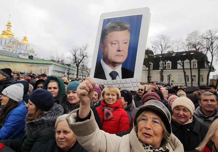 Возможный вариант удержания Порошенко поста президента Украины выявил журналист