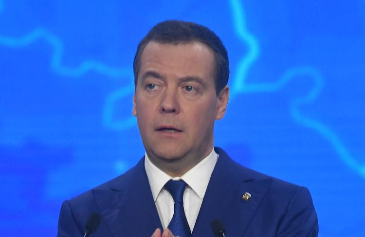 Медведев признался, что никогда не выключает телефон