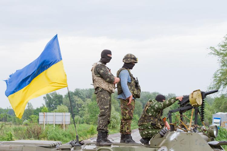 Уничтожение ВСУ бронетехники защитников Донбасса запечатлели на видео с воздуха