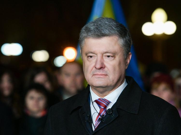 СМИ назвали имена, под которыми члены семьи Порошенко тайно выезжают из Украины