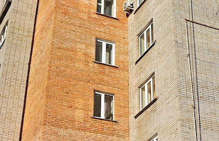 В одной из жилых пятиэтажек Смоленска обрушилось перекрытие
