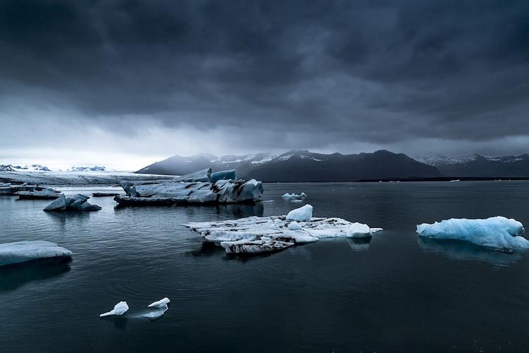 Ученые: ледники Земли из-за таяния ежегодно теряют 335 млрд тонн массы