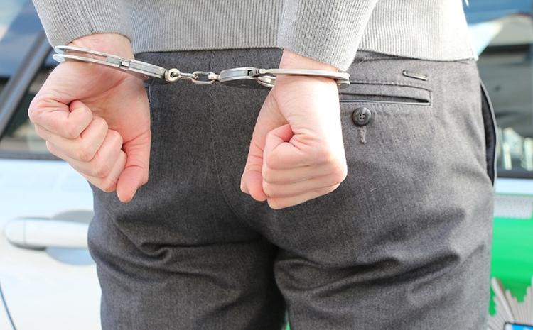 Полицейские задержали мужчину с запрещенными веществами в Орехово-Зуевском округе