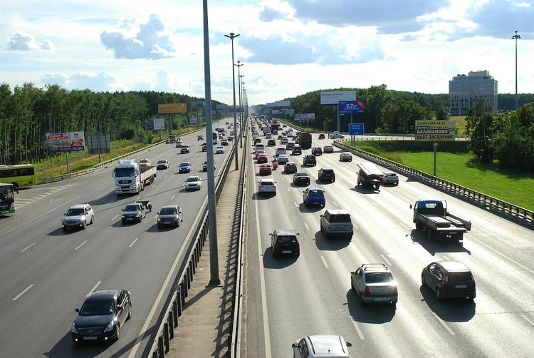 На российских автомагистралях могут сузить левую полосу