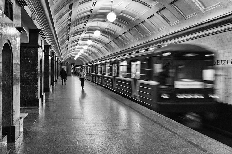 Утром в среду на "красной ветке" метро произошел инцидент с пассажиром