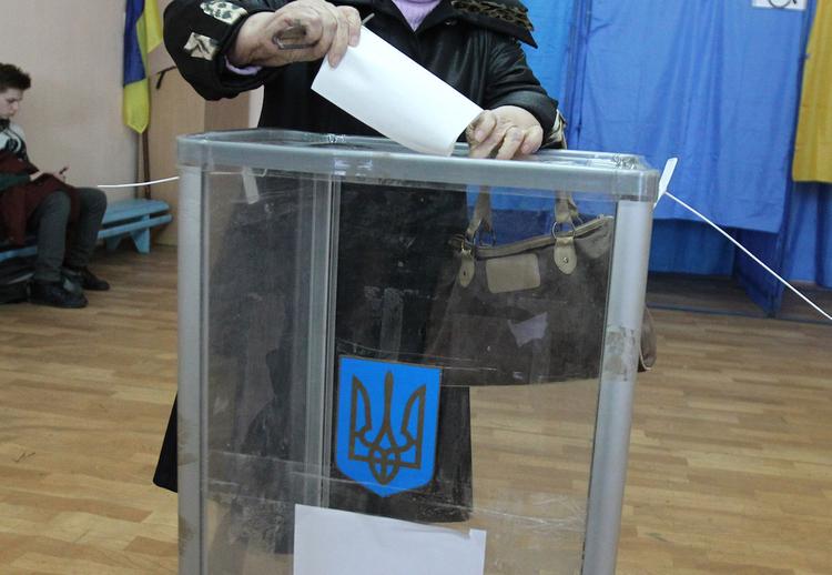 Избирательные участки открылись на Украине
