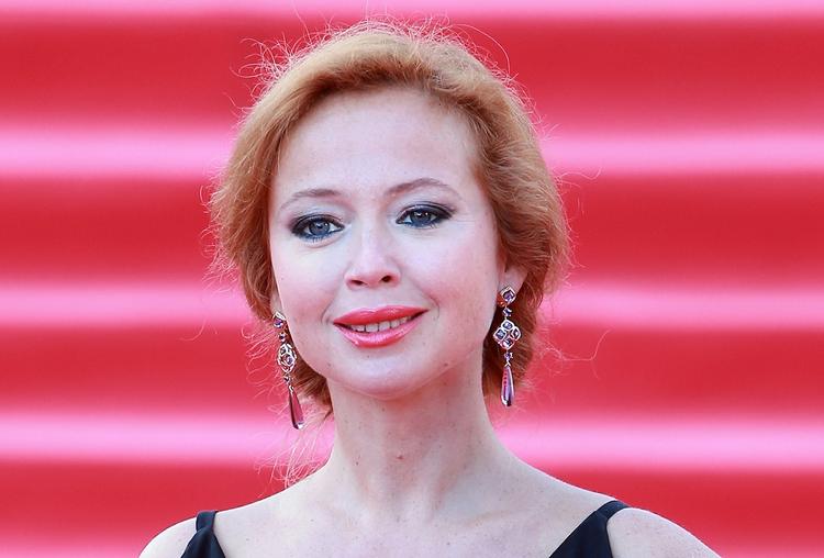 В сети обратили внимание на изменения в фигуре актрисы Елены Захаровой