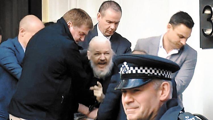 Охота на Ассанжа