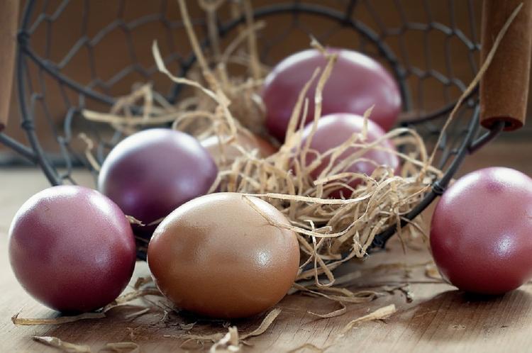 Диетолог: В чем заключается опасность яиц и куличей в Пасху