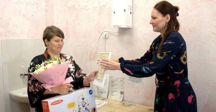 В роддоме Южно-­Сахалинска начали выдавать свидетельства о рождении