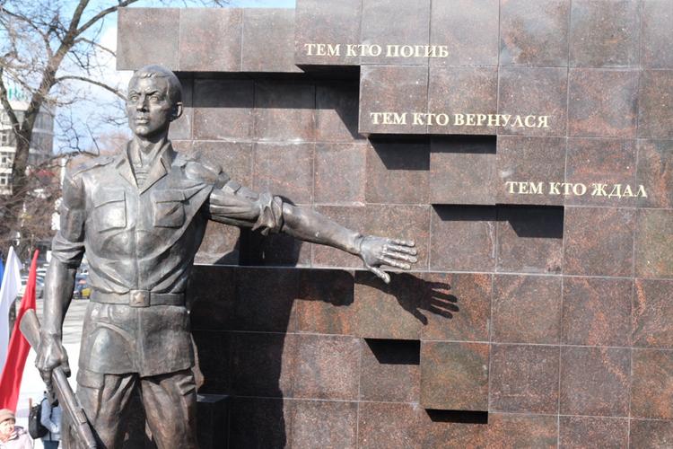 В Перми открылся памятник солдату