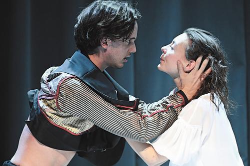 На сцене Санкт-Петербургского театра имени Андрея Миронова состоялась премьера «Гамлета»
