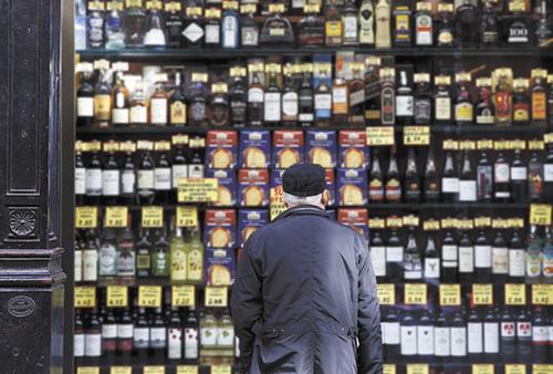Россияне в 2021 году выпили более 1,5 млрд литров крепкого алкоголя