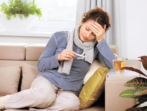 Наиболее выраженные симптомы при гриппе — головные, мышечные и суставные боли, ломота в теле, высокая температура, интоксикация